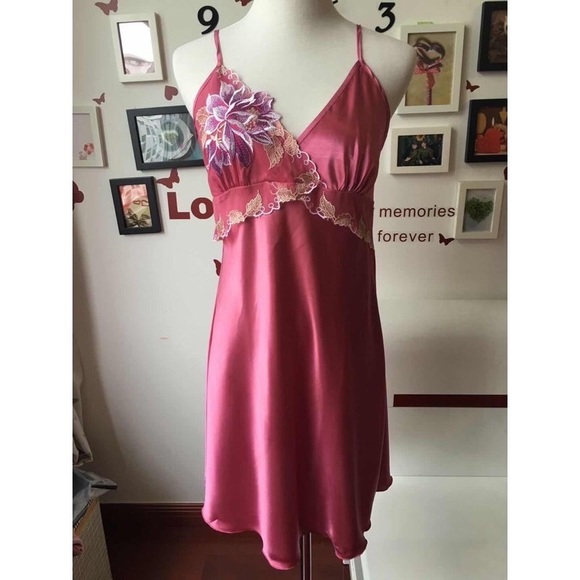 Night dress - Picture 5 of 13